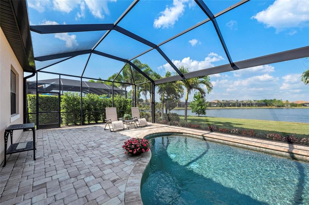 Под контрактом: $855,000 (4 спален, 2 ванн, 2245 Квадратных фут)