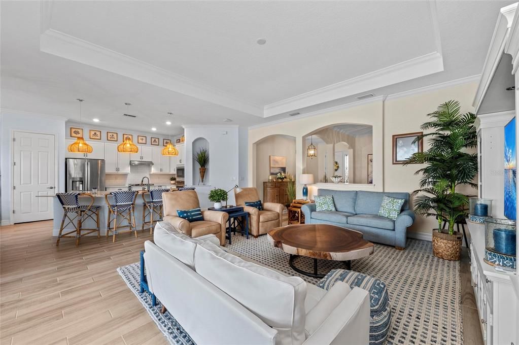 Под контрактом: $855,000 (4 спален, 2 ванн, 2245 Квадратных фут)