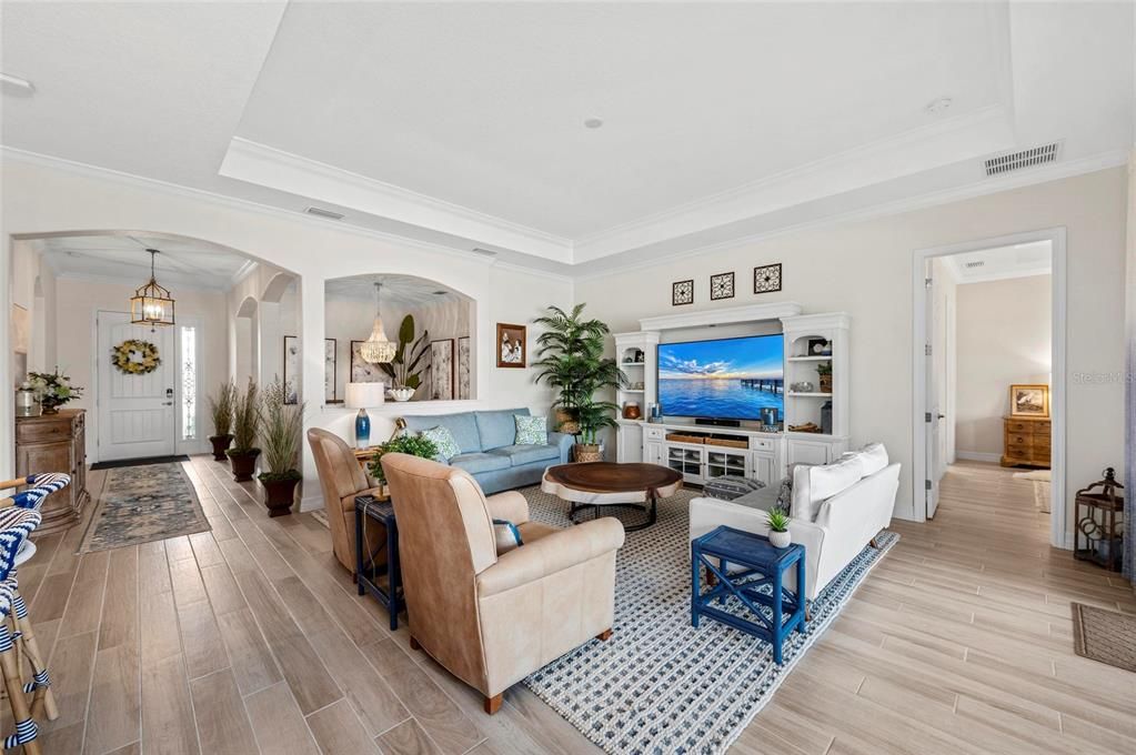 Под контрактом: $855,000 (4 спален, 2 ванн, 2245 Квадратных фут)