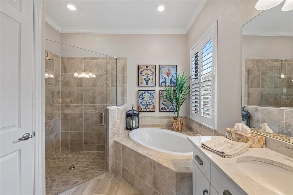 Под контрактом: $855,000 (4 спален, 2 ванн, 2245 Квадратных фут)