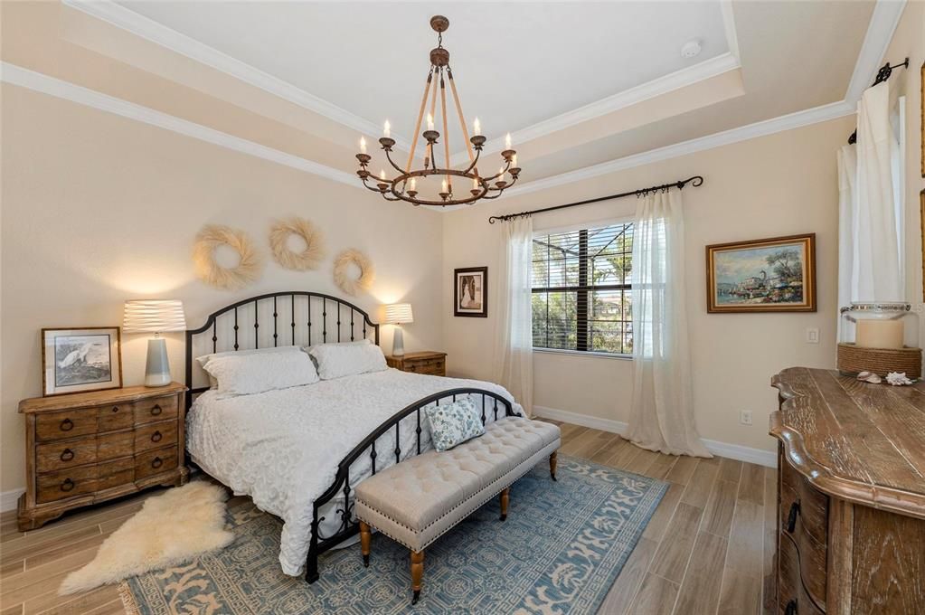 Под контрактом: $855,000 (4 спален, 2 ванн, 2245 Квадратных фут)