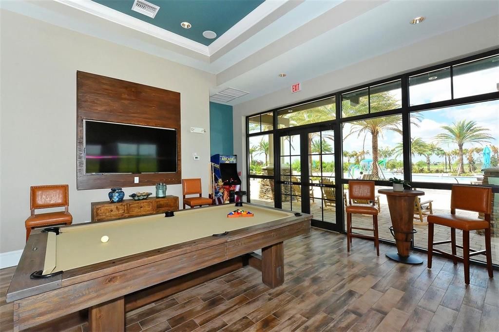 Под контрактом: $855,000 (4 спален, 2 ванн, 2245 Квадратных фут)