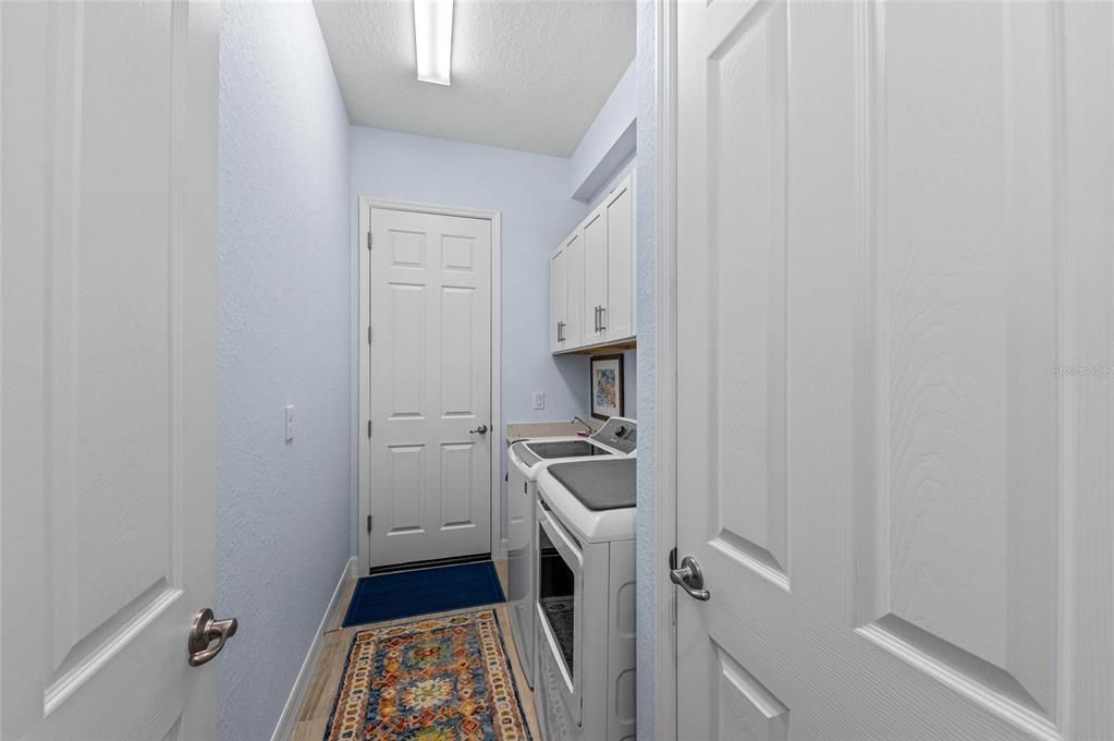 Под контрактом: $855,000 (4 спален, 2 ванн, 2245 Квадратных фут)