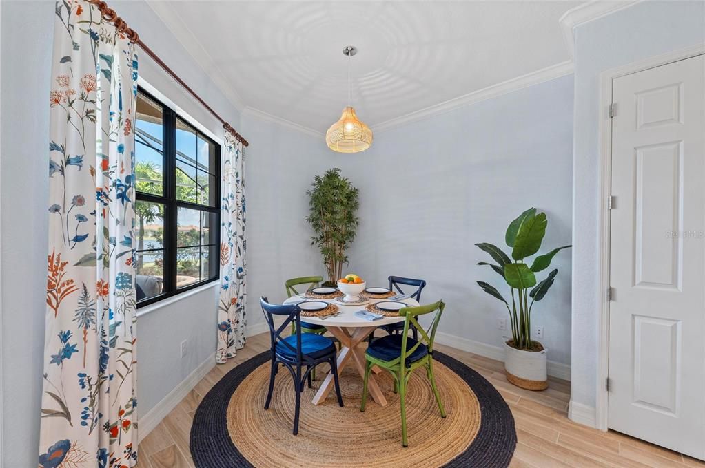 Под контрактом: $855,000 (4 спален, 2 ванн, 2245 Квадратных фут)