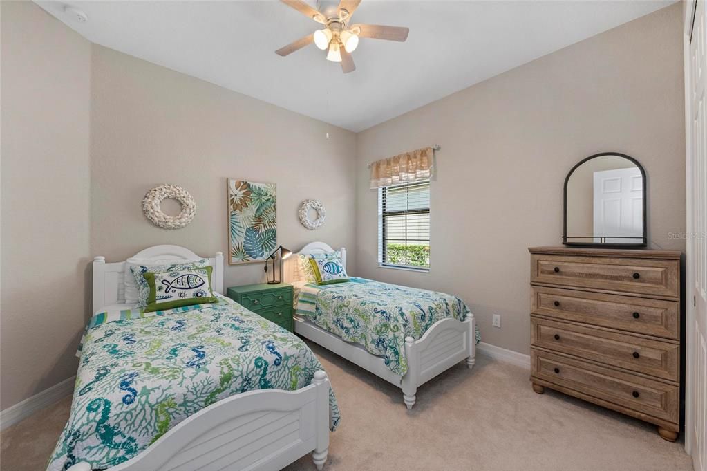 Под контрактом: $855,000 (4 спален, 2 ванн, 2245 Квадратных фут)