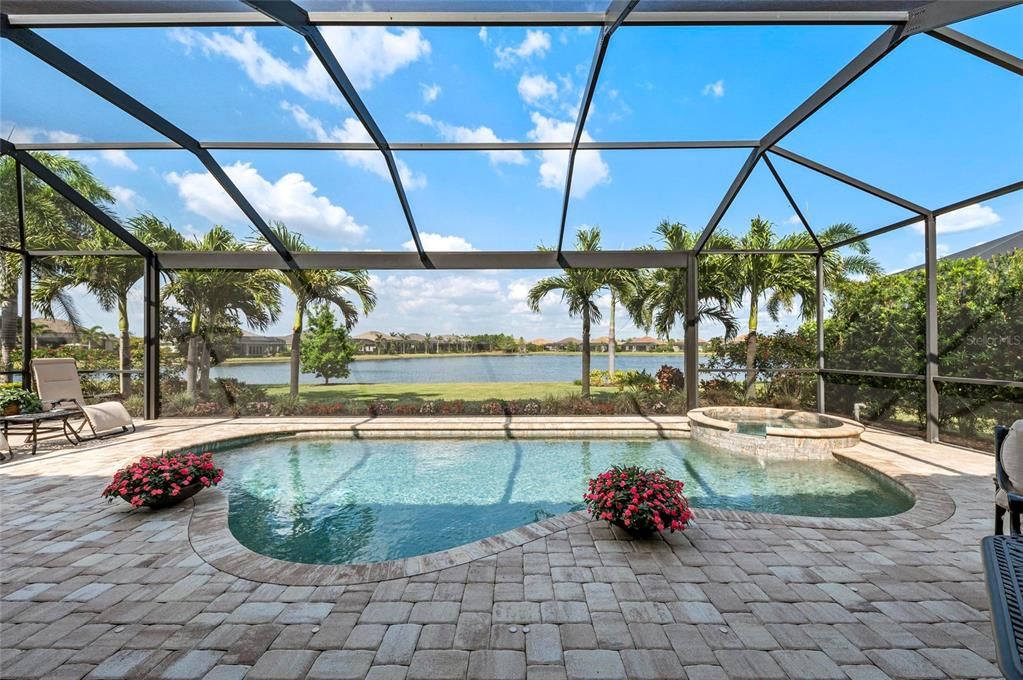 Под контрактом: $855,000 (4 спален, 2 ванн, 2245 Квадратных фут)