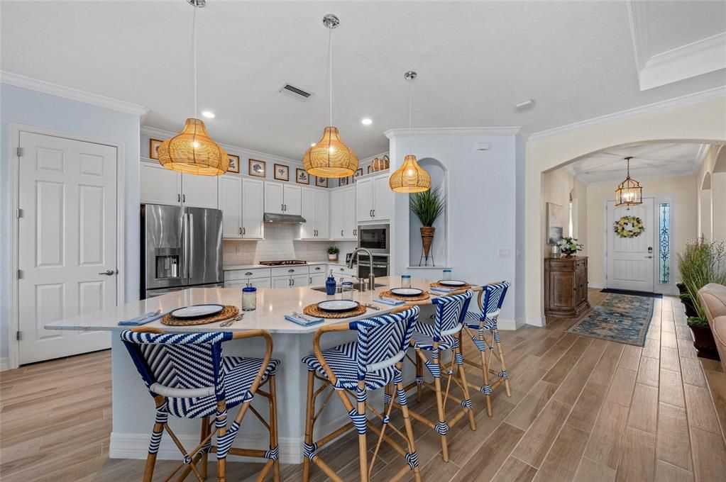 Под контрактом: $855,000 (4 спален, 2 ванн, 2245 Квадратных фут)