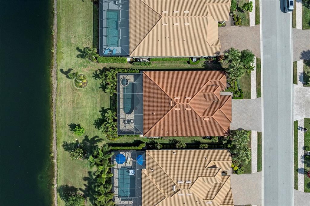 Под контрактом: $855,000 (4 спален, 2 ванн, 2245 Квадратных фут)