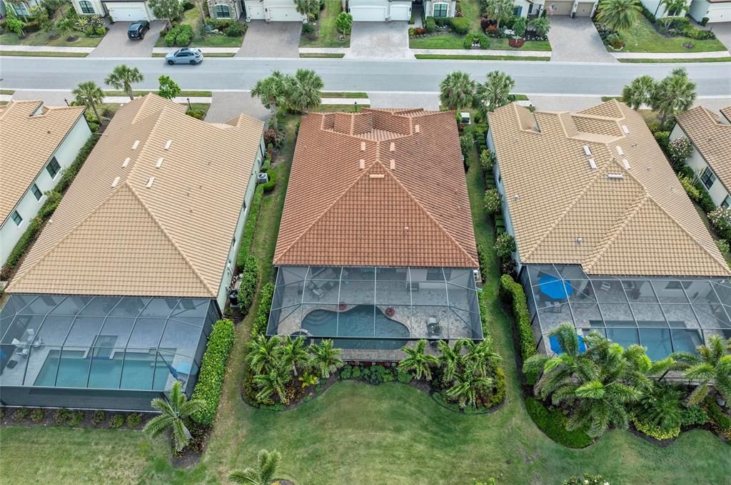 Под контрактом: $855,000 (4 спален, 2 ванн, 2245 Квадратных фут)