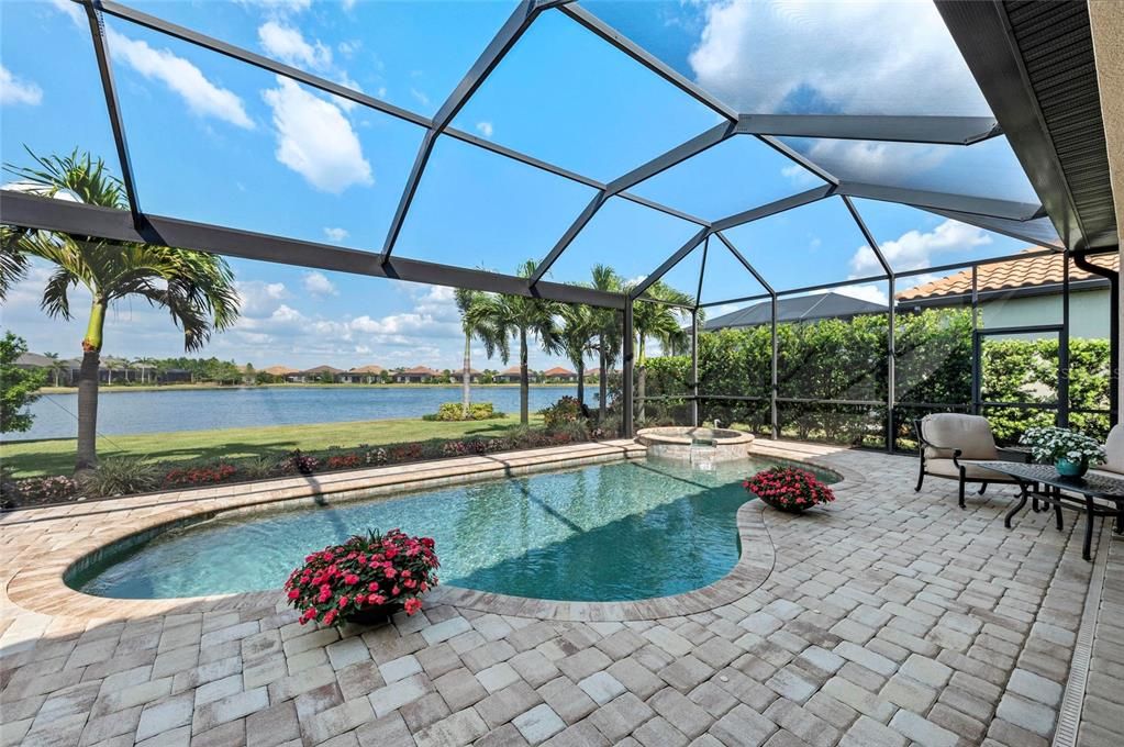 Под контрактом: $855,000 (4 спален, 2 ванн, 2245 Квадратных фут)