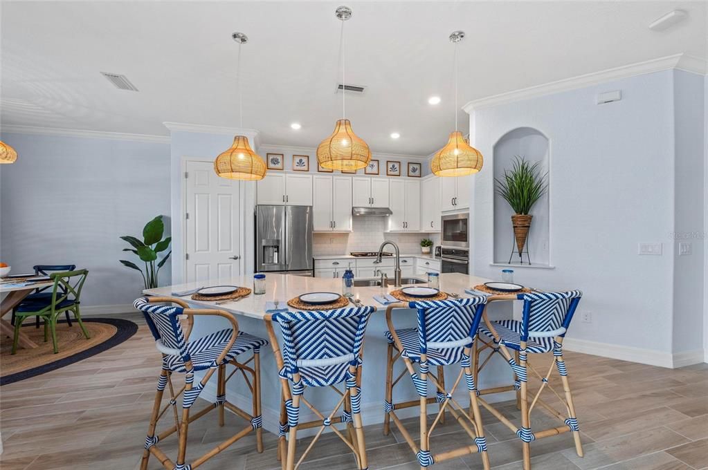 Под контрактом: $855,000 (4 спален, 2 ванн, 2245 Квадратных фут)