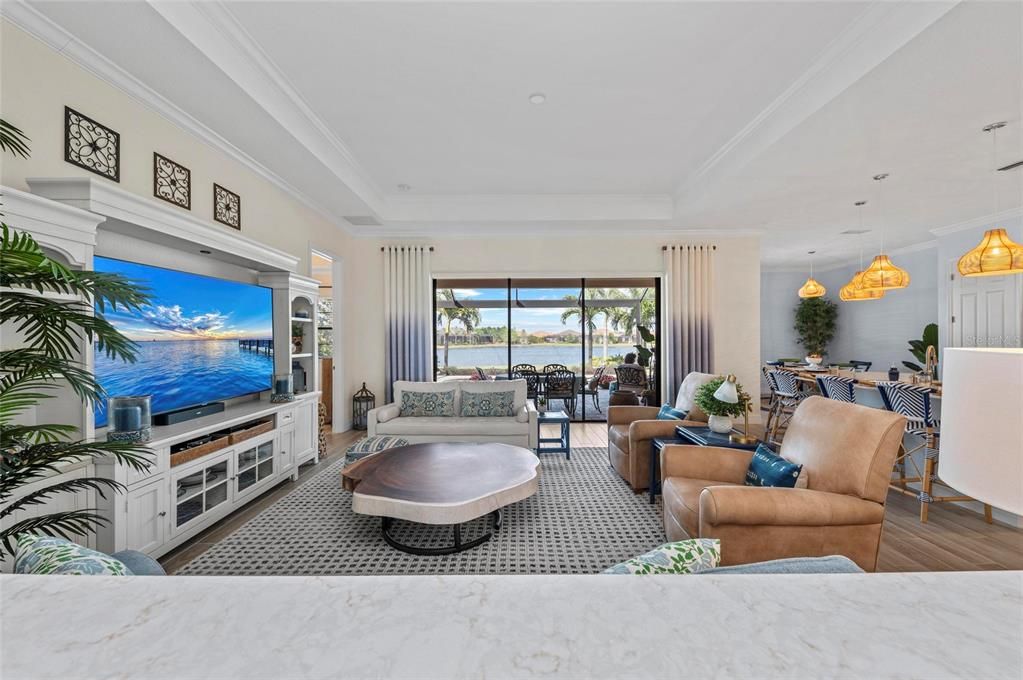 Под контрактом: $855,000 (4 спален, 2 ванн, 2245 Квадратных фут)