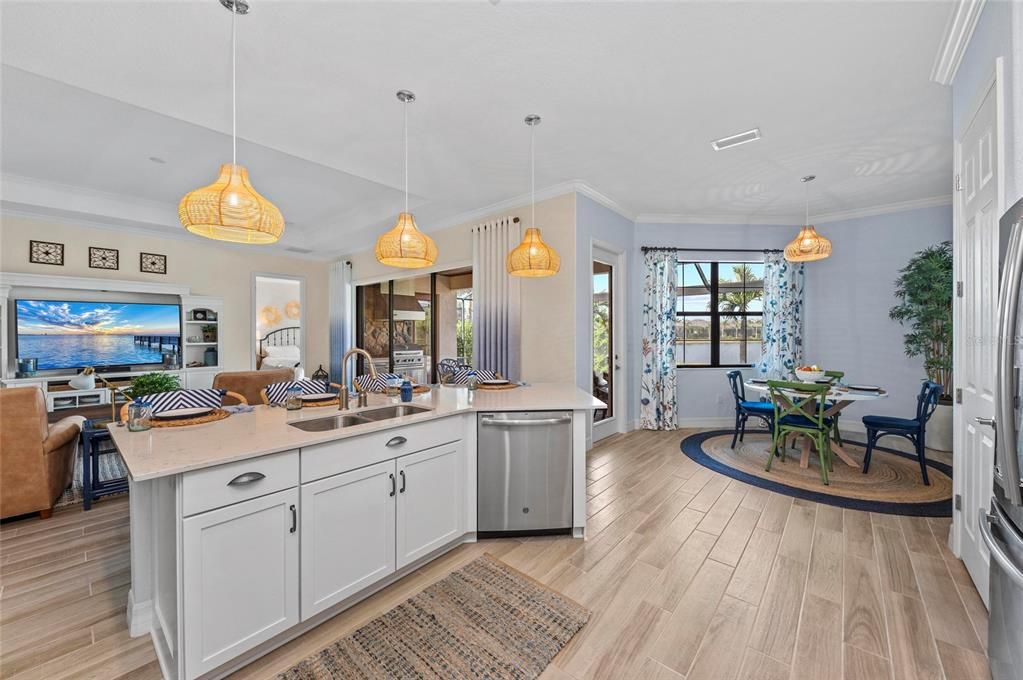 Под контрактом: $855,000 (4 спален, 2 ванн, 2245 Квадратных фут)