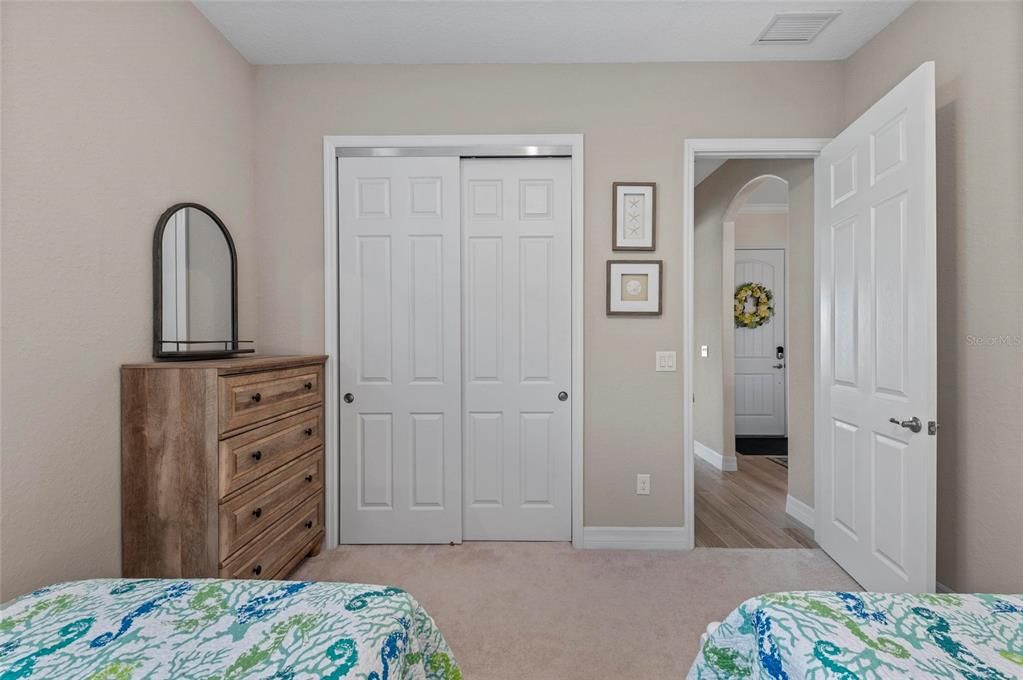 Под контрактом: $855,000 (4 спален, 2 ванн, 2245 Квадратных фут)