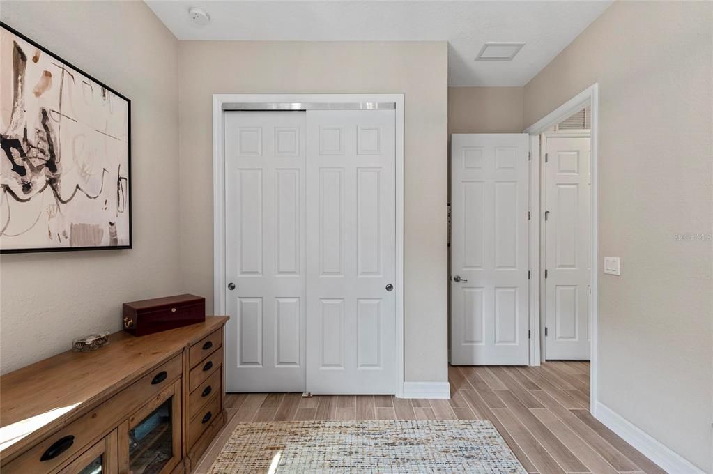 Под контрактом: $855,000 (4 спален, 2 ванн, 2245 Квадратных фут)