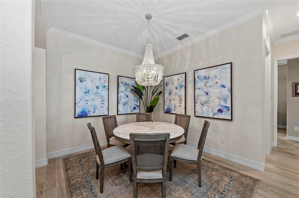 Под контрактом: $855,000 (4 спален, 2 ванн, 2245 Квадратных фут)