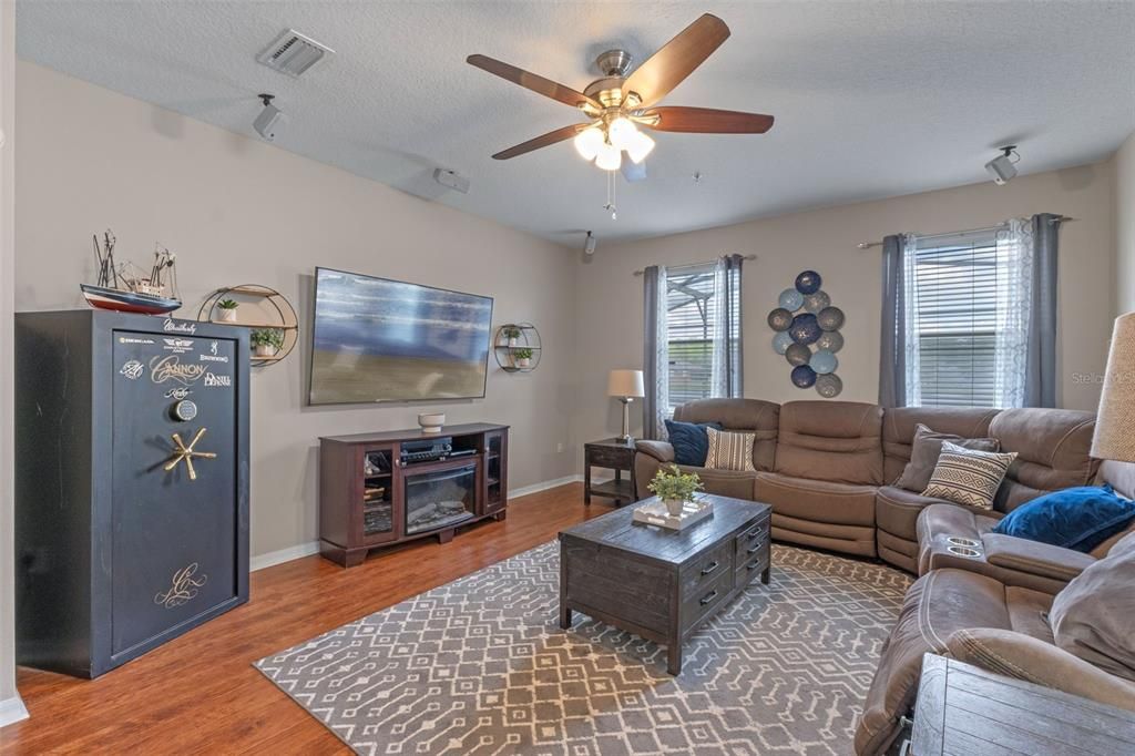 Active With Contract: $620,000 (5 beds, 3 baths, 2717 Square Feet)