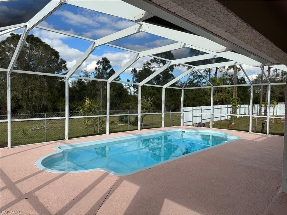 Под контрактом: $320,000 (3 спален, 2 ванн, 1458 Квадратных фут)