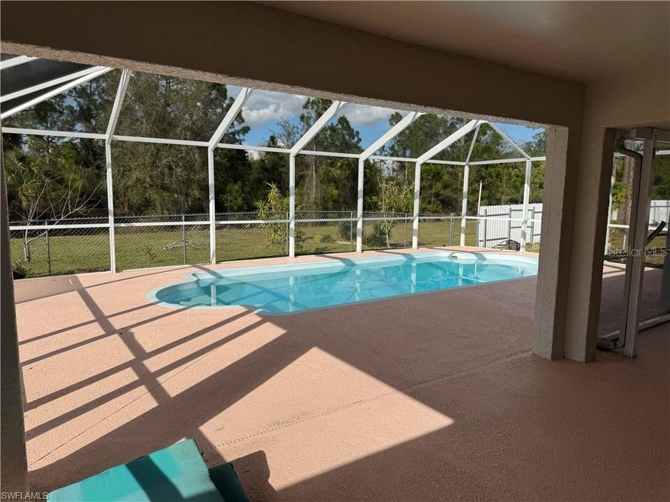 Под контрактом: $320,000 (3 спален, 2 ванн, 1458 Квадратных фут)