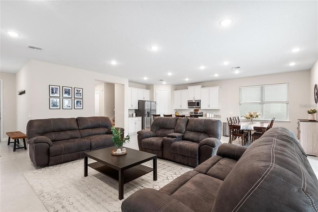 For Sale: $675,000 (5 beds, 4 baths, 2574 Square Feet)