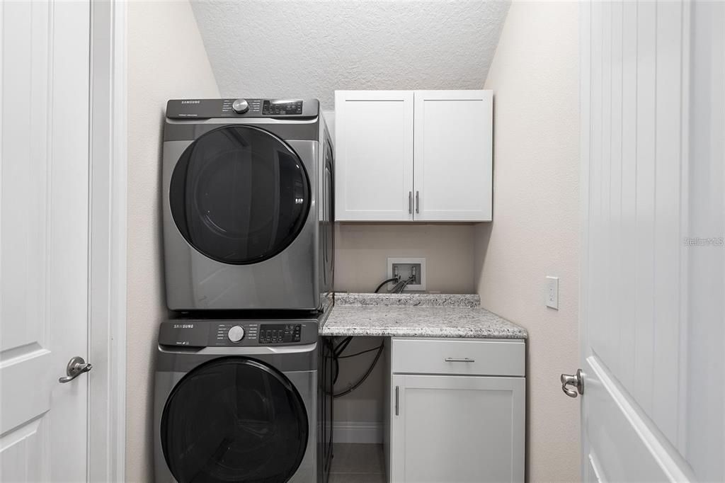 For Sale: $675,000 (5 beds, 4 baths, 2574 Square Feet)