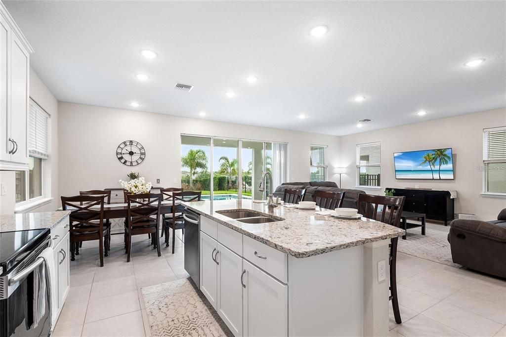 For Sale: $675,000 (5 beds, 4 baths, 2574 Square Feet)