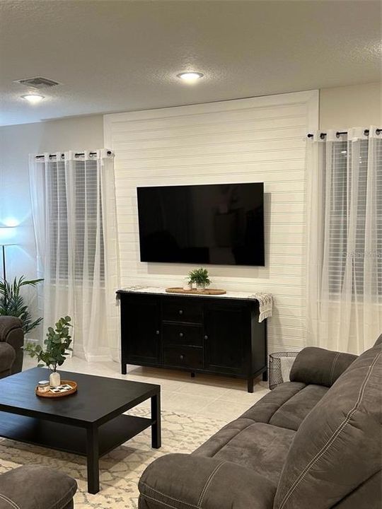 For Sale: $675,000 (5 beds, 4 baths, 2574 Square Feet)