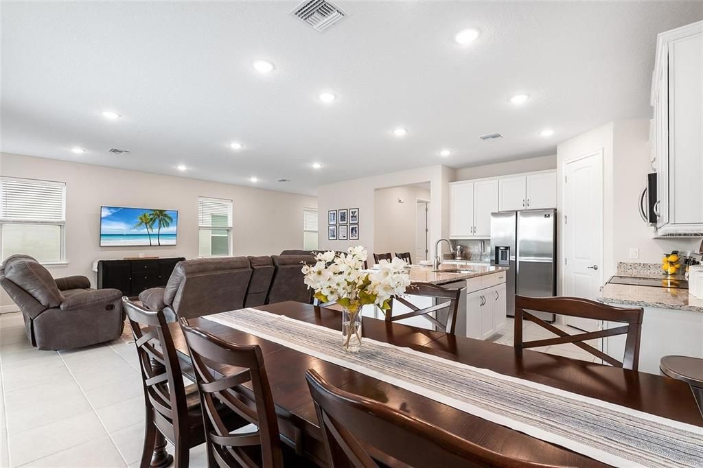 For Sale: $675,000 (5 beds, 4 baths, 2574 Square Feet)