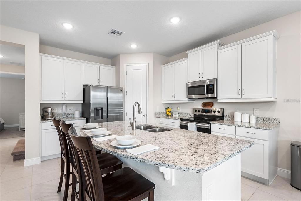 For Sale: $675,000 (5 beds, 4 baths, 2574 Square Feet)