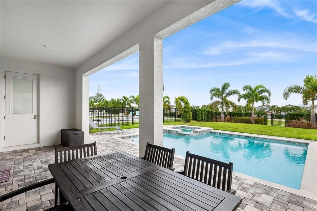 For Sale: $675,000 (5 beds, 4 baths, 2574 Square Feet)