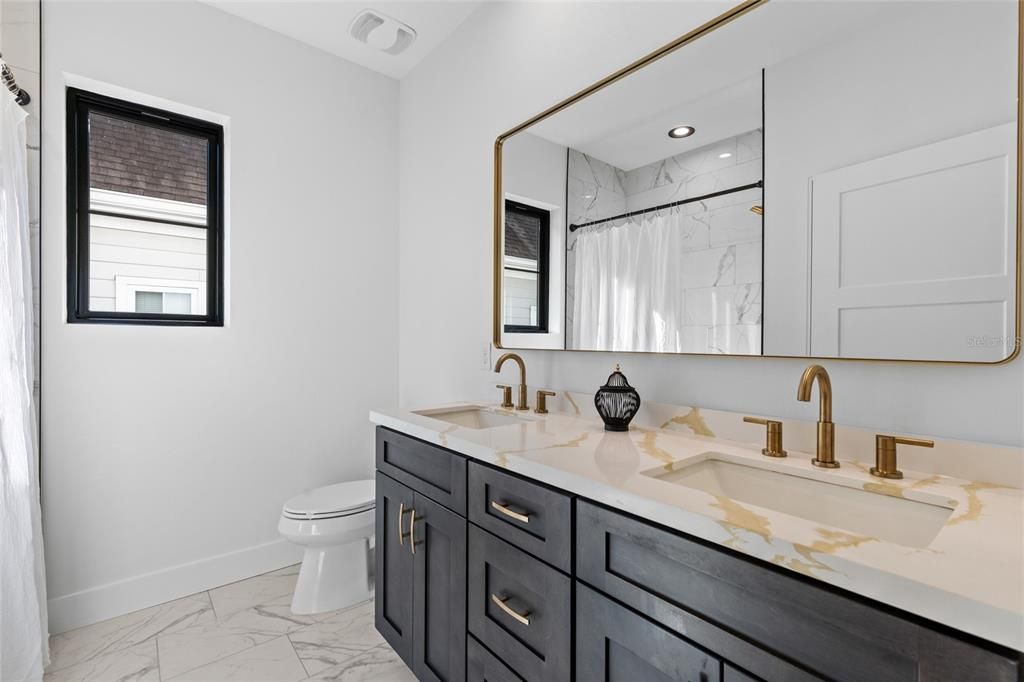 На продажу: $899,900 (5 спален, 3 ванн, 3648 Квадратных фут)