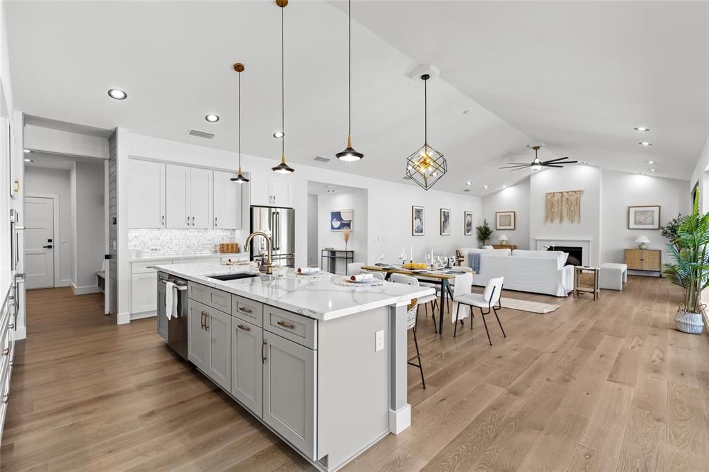 На продажу: $899,900 (5 спален, 3 ванн, 3648 Квадратных фут)