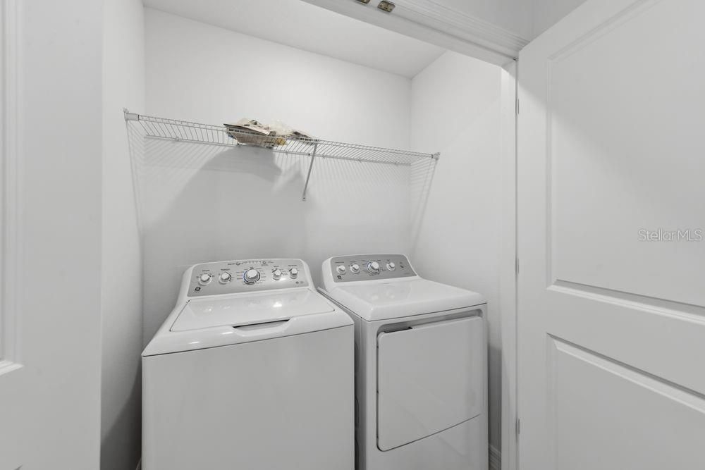 For Sale: $299,000 (3 beds, 2 baths, 1373 Square Feet)