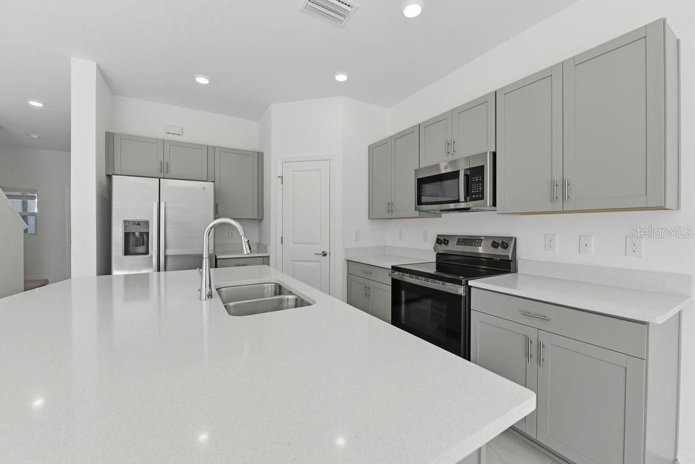 For Sale: $299,000 (3 beds, 2 baths, 1373 Square Feet)