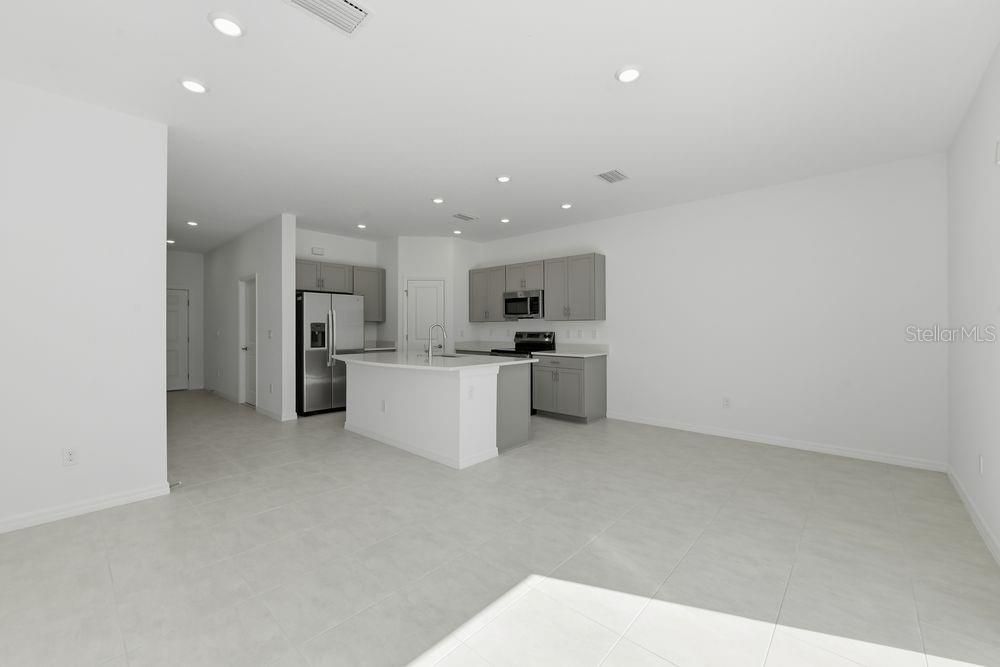 For Sale: $299,000 (3 beds, 2 baths, 1373 Square Feet)