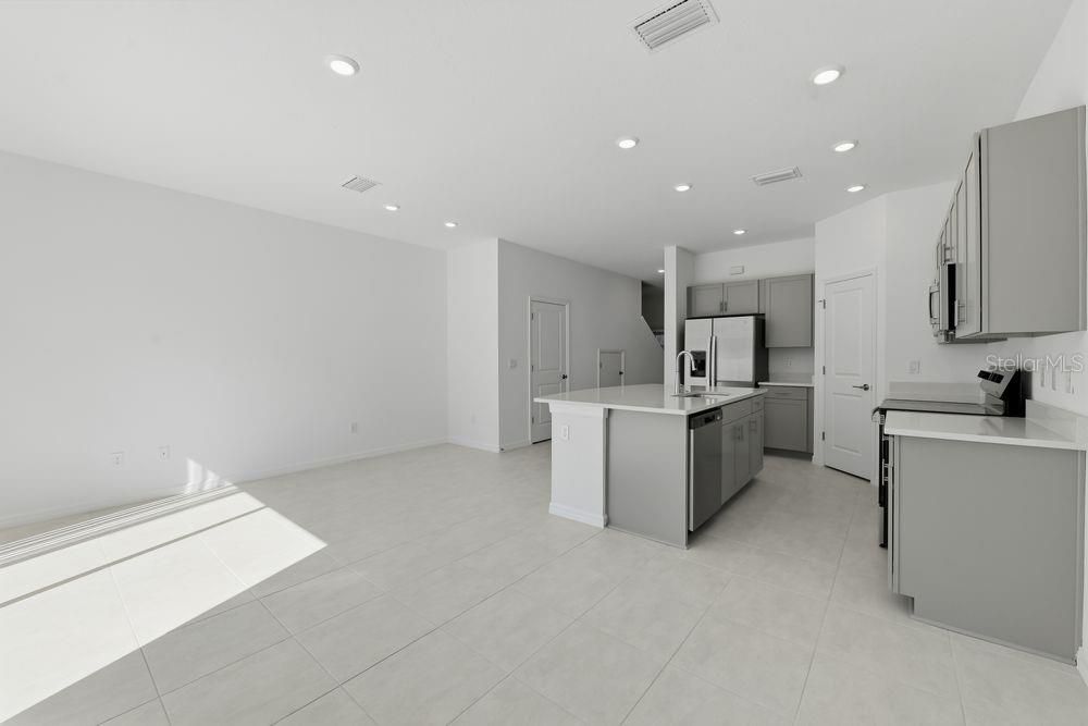 For Sale: $299,000 (3 beds, 2 baths, 1373 Square Feet)