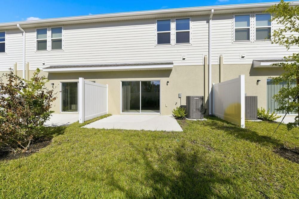 For Sale: $299,000 (3 beds, 2 baths, 1373 Square Feet)