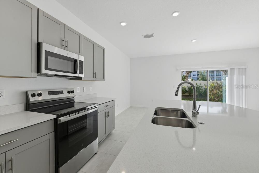 For Sale: $299,000 (3 beds, 2 baths, 1373 Square Feet)