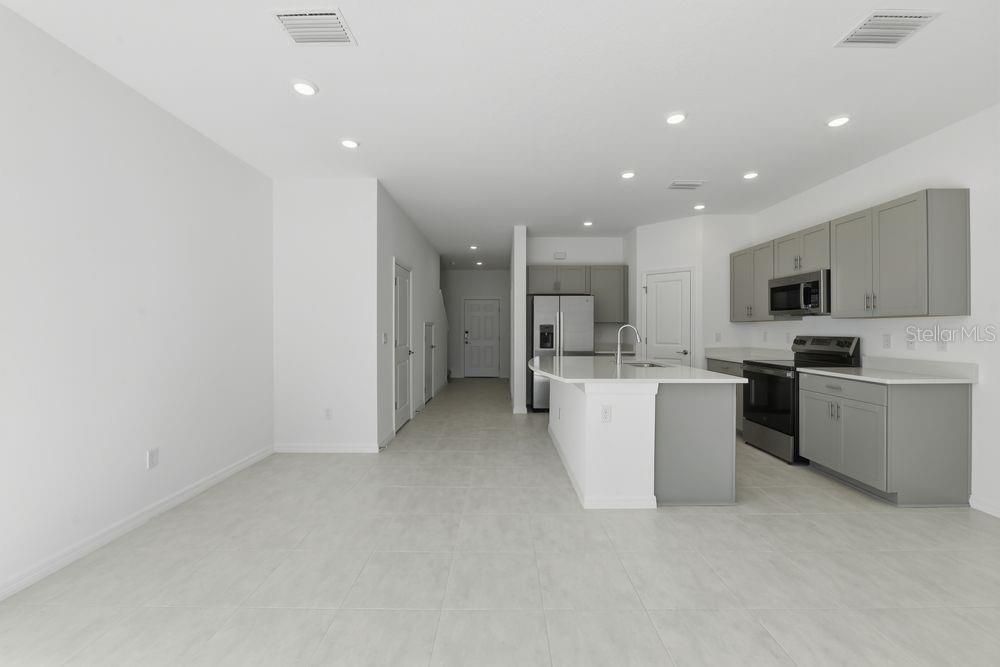 For Sale: $299,000 (3 beds, 2 baths, 1373 Square Feet)