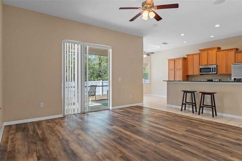 Active With Contract: $290,000 (3 beds, 2 baths, 2070 Square Feet)