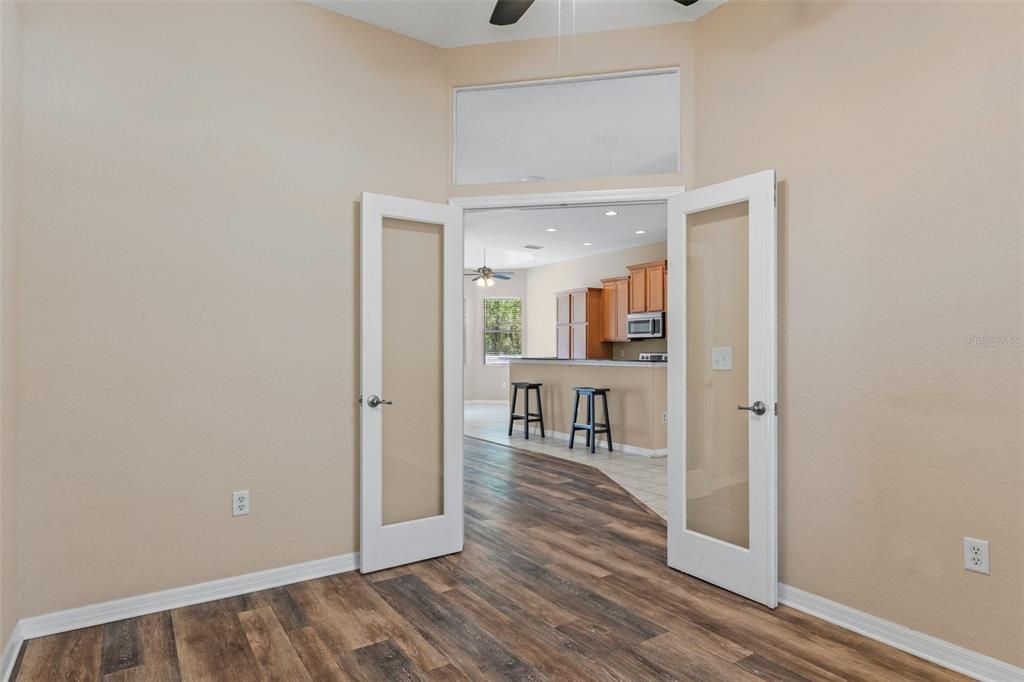 Active With Contract: $290,000 (3 beds, 2 baths, 2070 Square Feet)