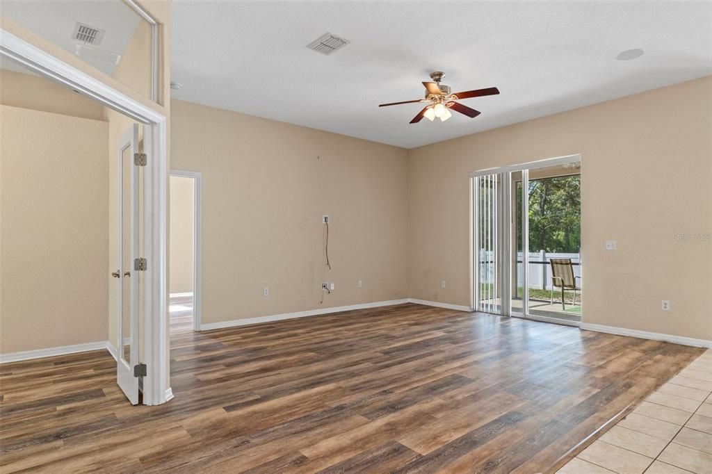 Active With Contract: $290,000 (3 beds, 2 baths, 2070 Square Feet)