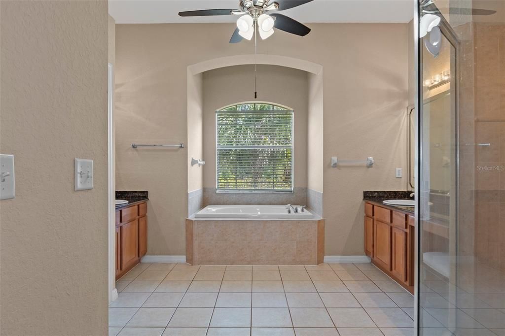 Active With Contract: $290,000 (3 beds, 2 baths, 2070 Square Feet)