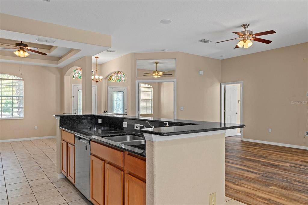 Active With Contract: $290,000 (3 beds, 2 baths, 2070 Square Feet)