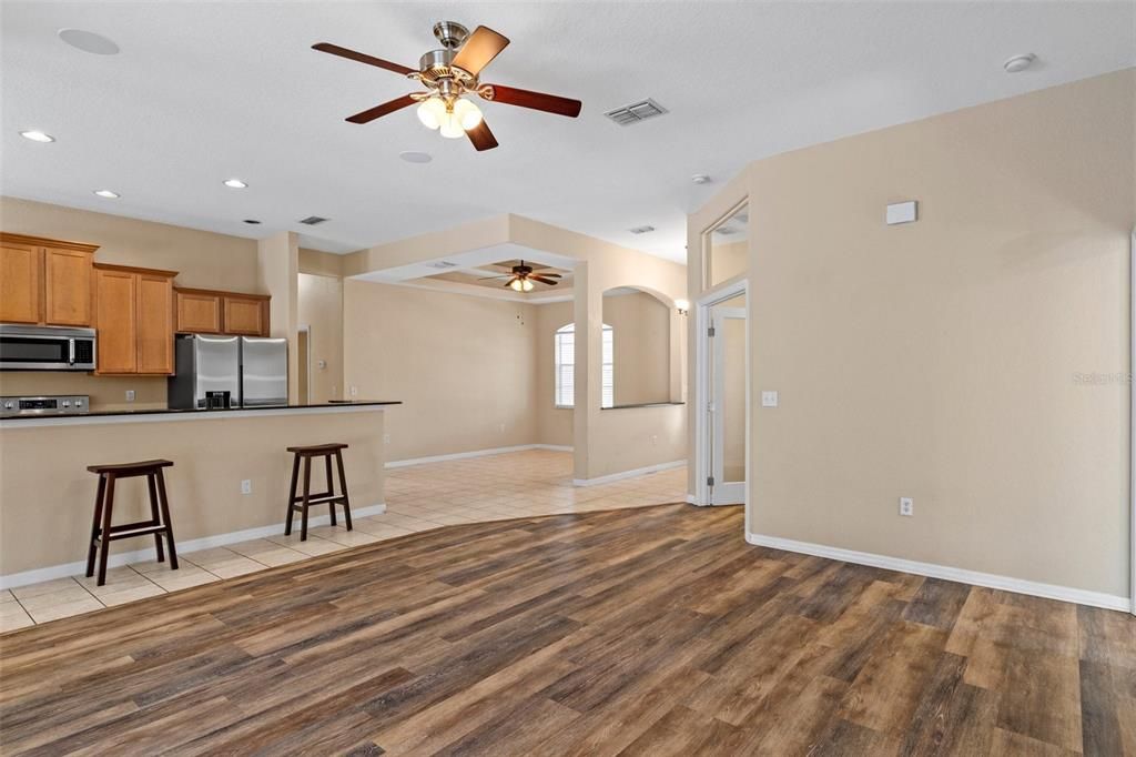 Active With Contract: $290,000 (3 beds, 2 baths, 2070 Square Feet)