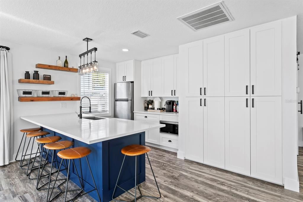 На продажу: $6,603,000 (6 спален, 5 ванн, 9978 Квадратных фут)