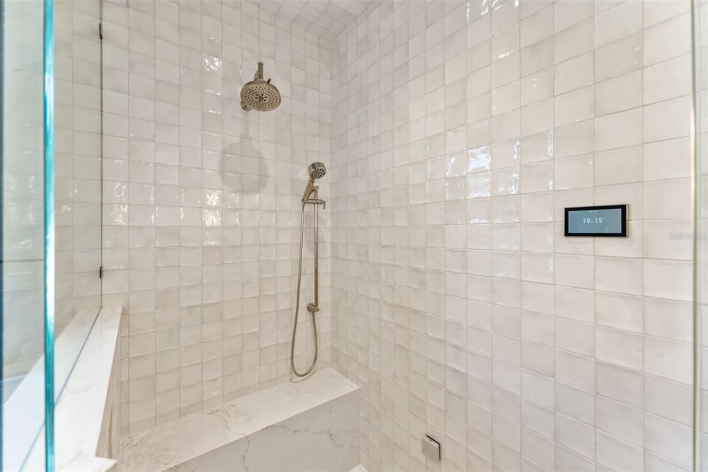 合同活跃: $1,130,000 (4 贝兹, 3 浴室, 2388 平方英尺)