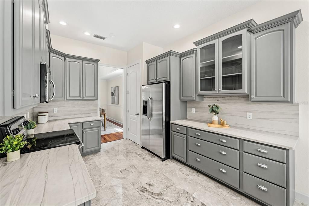 合同活跃: $1,130,000 (4 贝兹, 3 浴室, 2388 平方英尺)