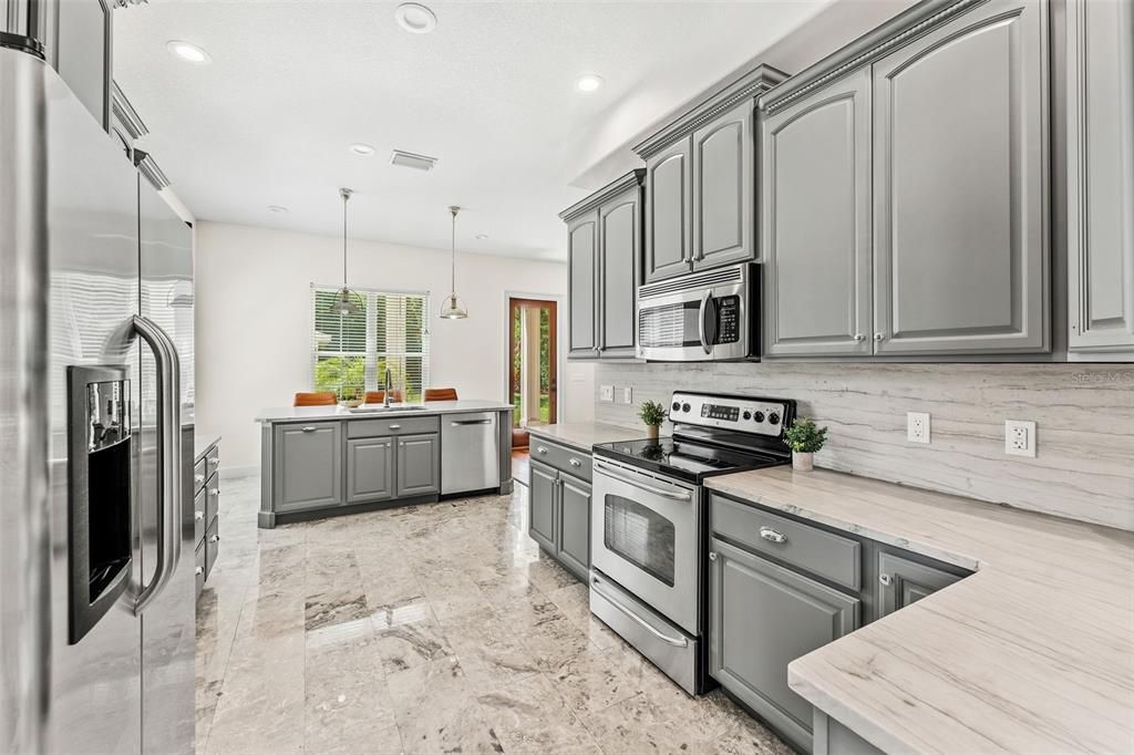 合同活跃: $1,130,000 (4 贝兹, 3 浴室, 2388 平方英尺)