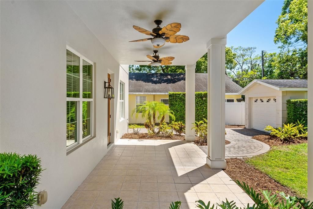 合同活跃: $1,130,000 (4 贝兹, 3 浴室, 2388 平方英尺)